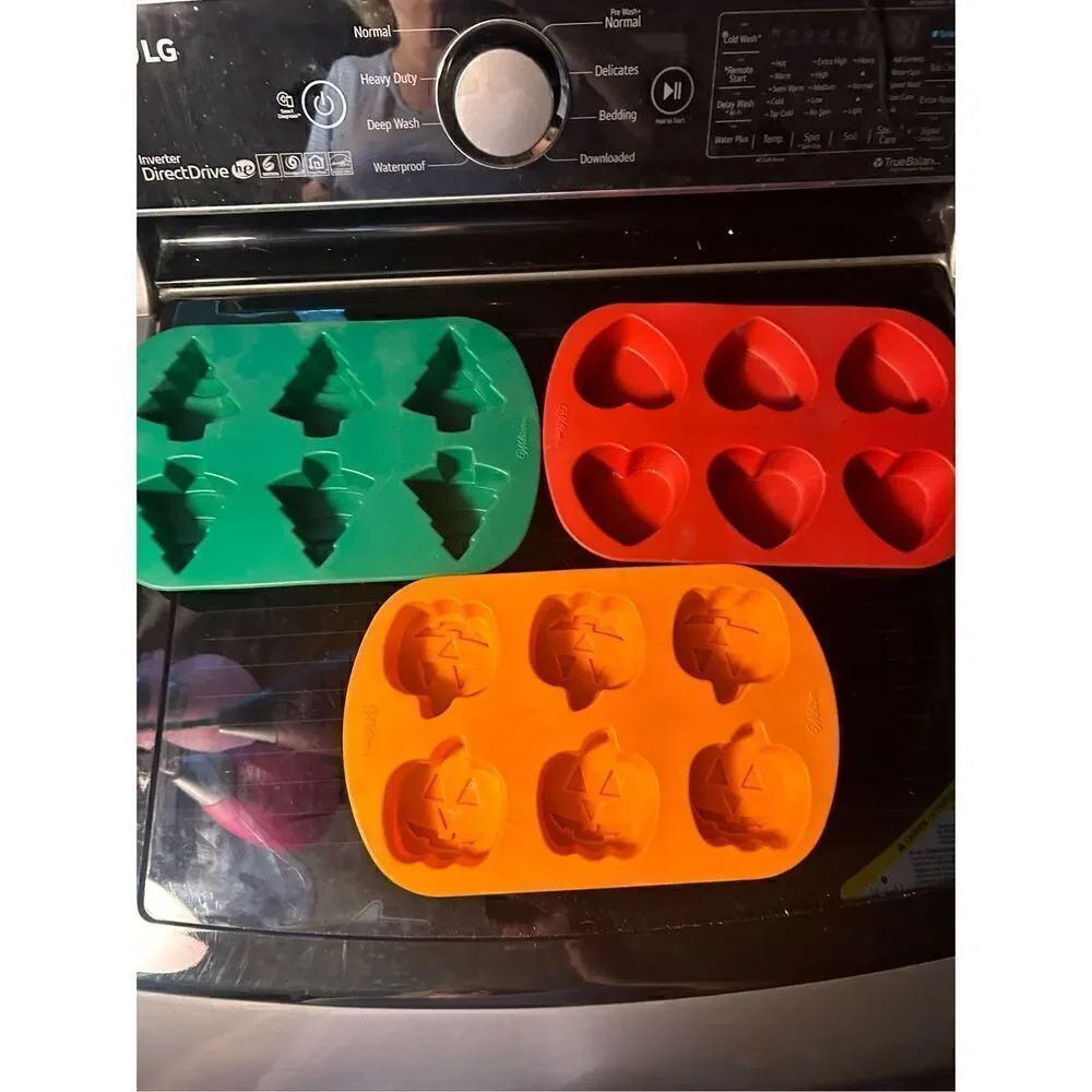 Wilton Silcone Molds Set Of 3,